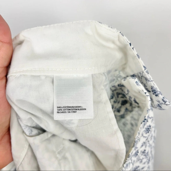 Old Navy Floral Print Mid Rise Casual Shorts Size 2 - Picture 8 of 8